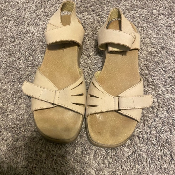 ROCKPORT Leather walking sandals with ankle strap, tan color, rubber sole - Picture 2 of 5